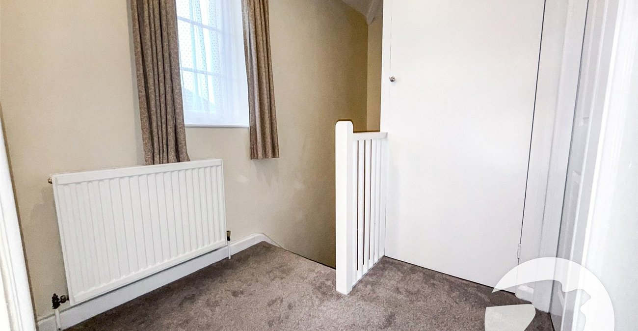 2 bedroom house for sale in London | Robinson Jackson