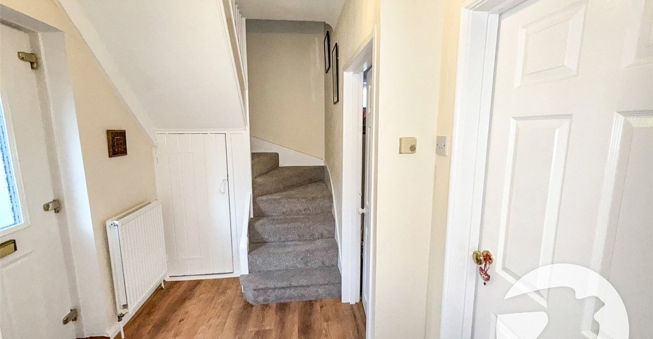 2 bedroom house for sale in London | Robinson Jackson