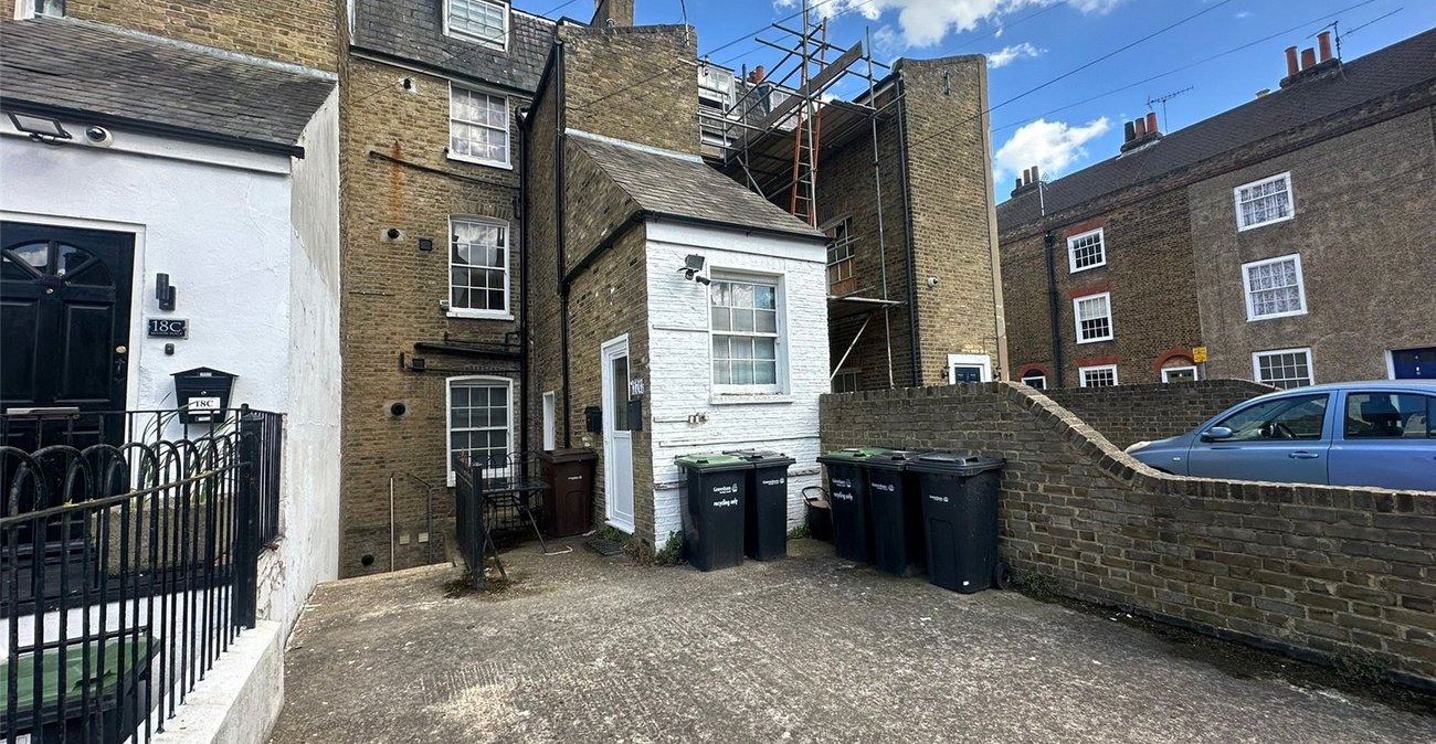 1 bedroom property for sale in Gravesend | Robinson Michael & Jackson