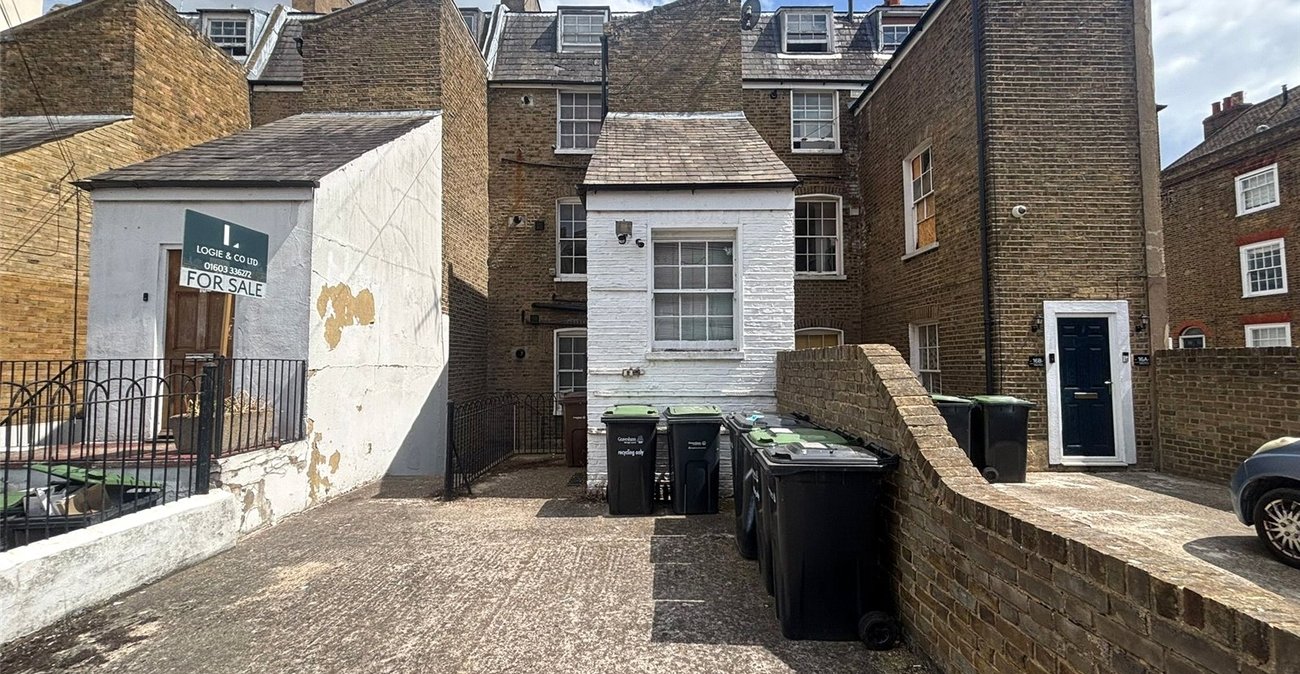 1 bedroom property for sale in Gravesend | Robinson Michael & Jackson