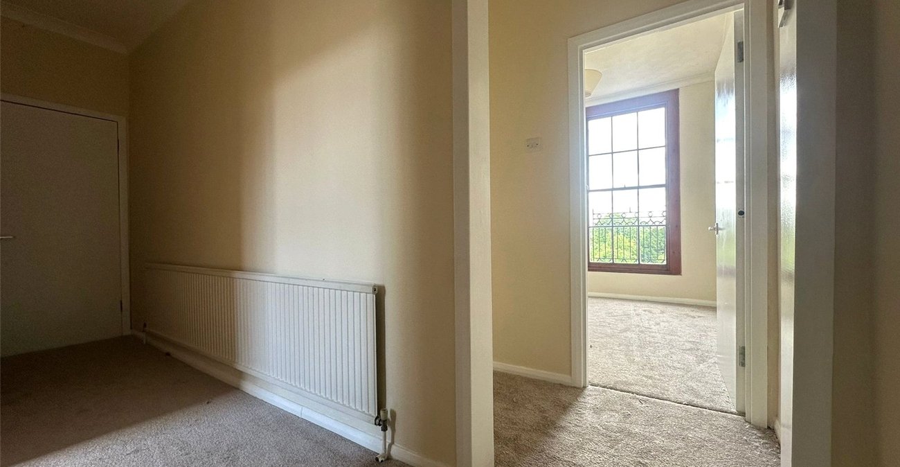 1 bedroom property for sale in Gravesend | Robinson Michael & Jackson