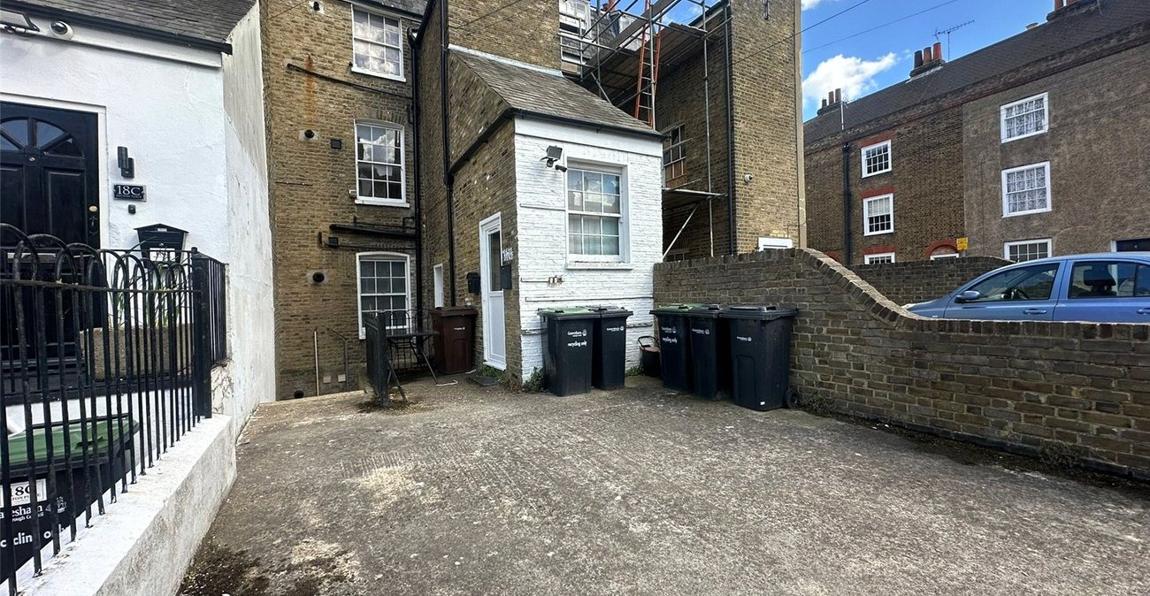 1 bedroom property for sale in Gravesend | Robinson Michael & Jackson
