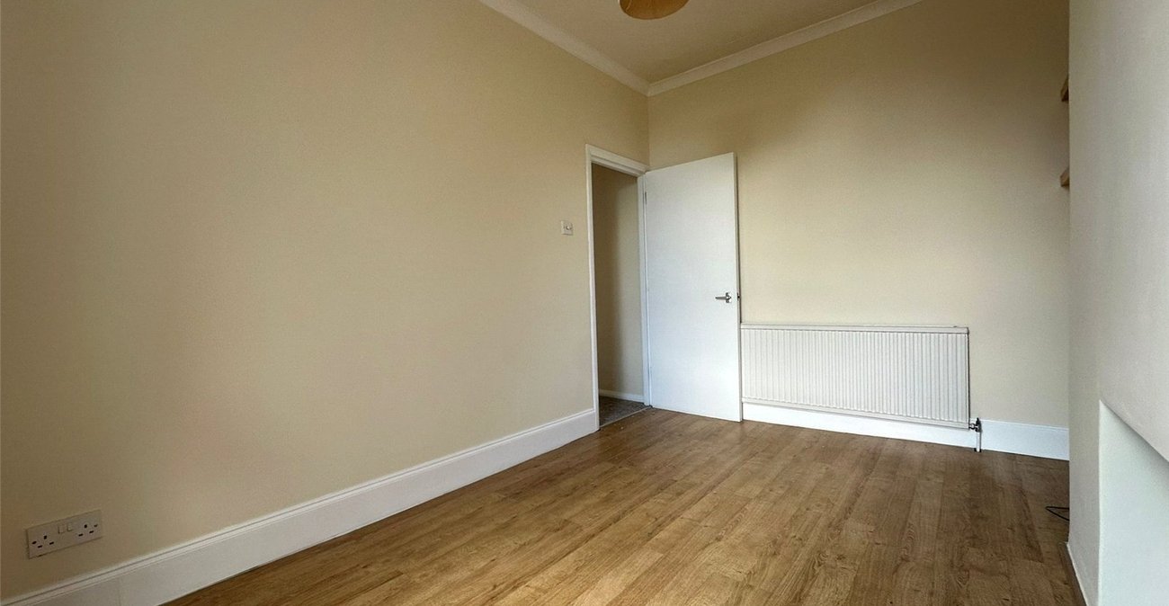 1 bedroom property for sale in Gravesend | Robinson Michael & Jackson