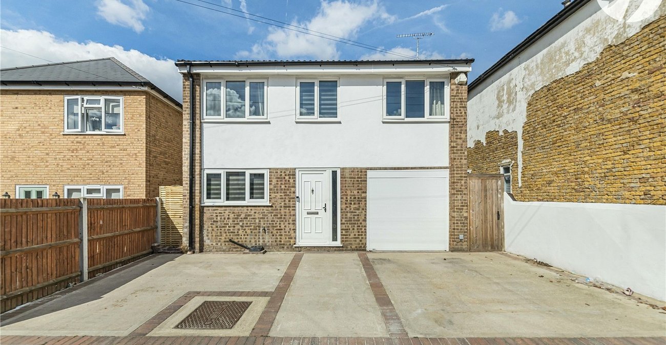 4 bedroom house for sale in Swanscombe | Robinson Jackson