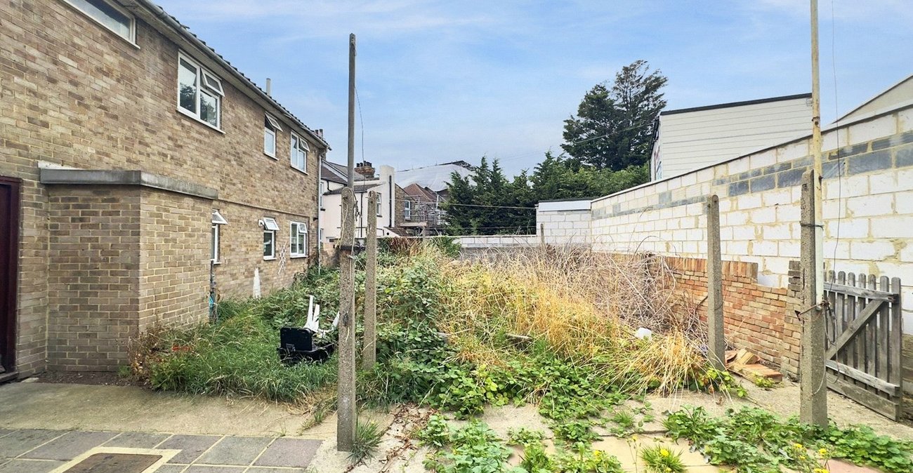 2 bedroom property for sale in Swanscombe | Robinson Jackson