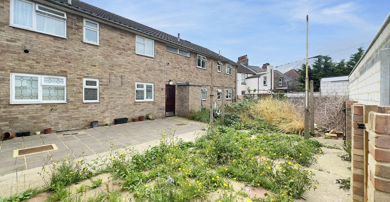 2 bedroom property for sale in Swanscombe | Robinson Jackson