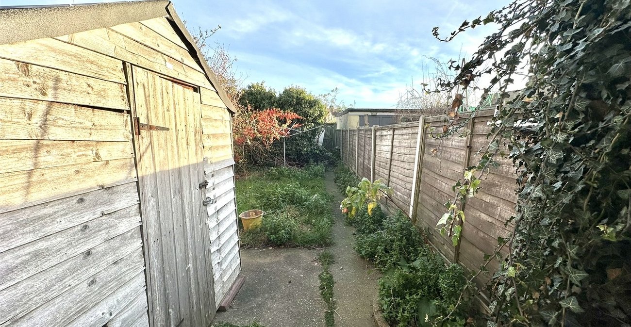 2 bedroom house for sale in Swanscombe | Robinson Jackson