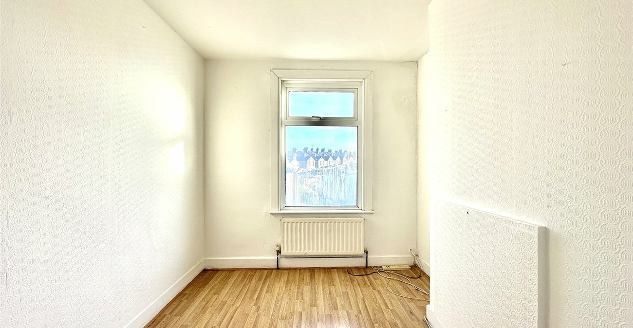 2 bedroom house for sale in Swanscombe | Robinson Jackson