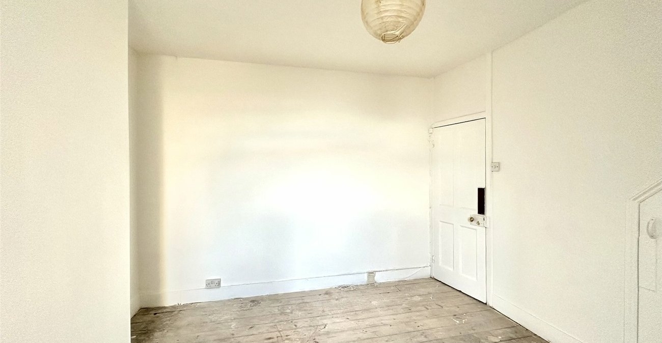 2 bedroom house for sale in Swanscombe | Robinson Jackson