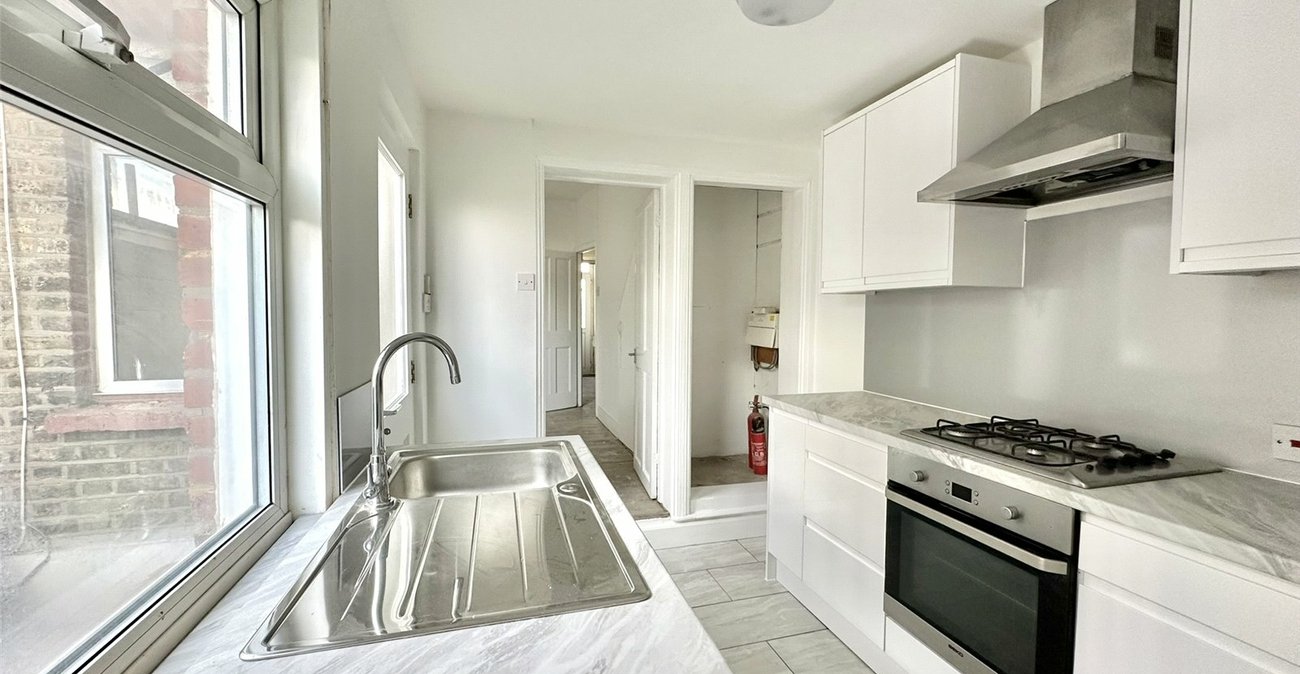 2 bedroom house for sale in Swanscombe | Robinson Jackson