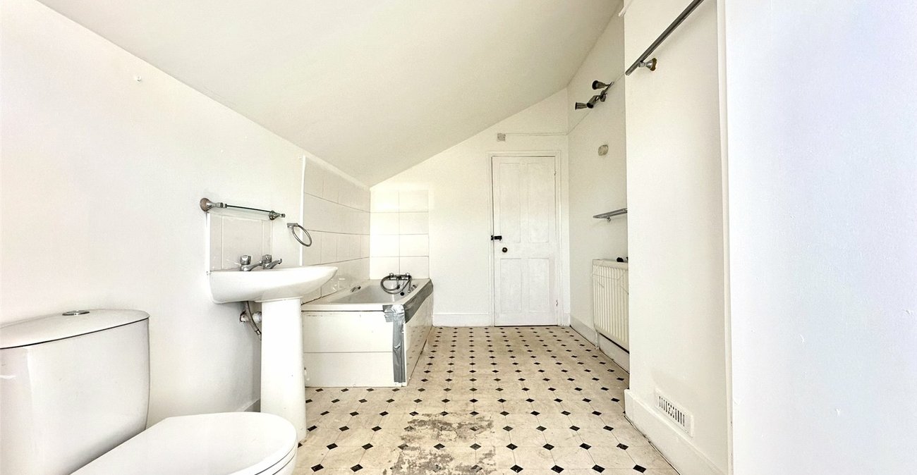 2 bedroom house for sale in Swanscombe | Robinson Jackson