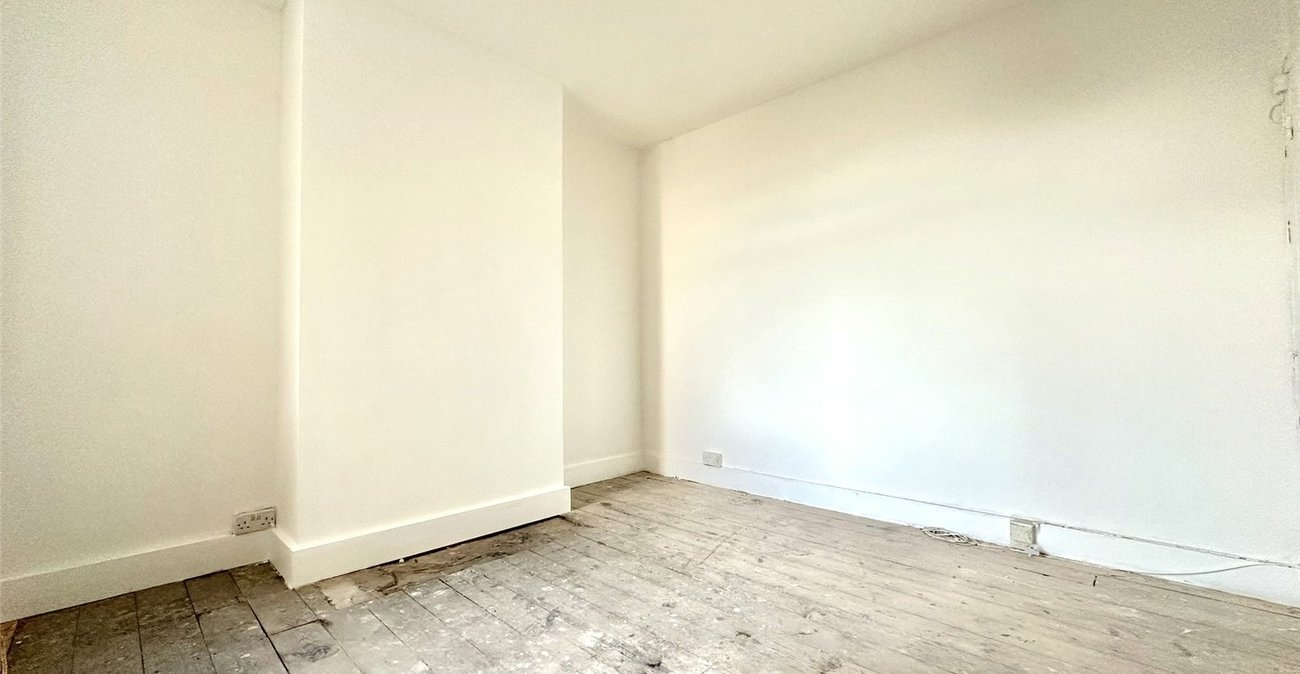 2 bedroom house for sale in Swanscombe | Robinson Jackson