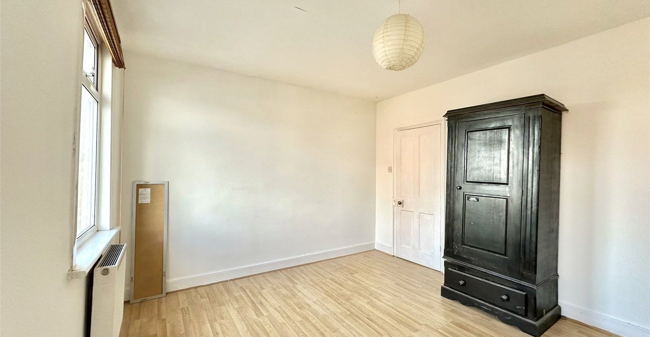 2 bedroom house for sale in Swanscombe | Robinson Jackson