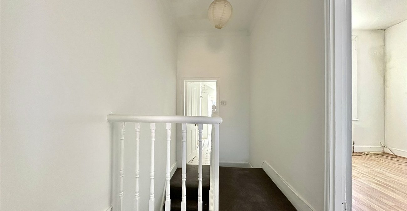 2 bedroom house for sale in Swanscombe | Robinson Jackson