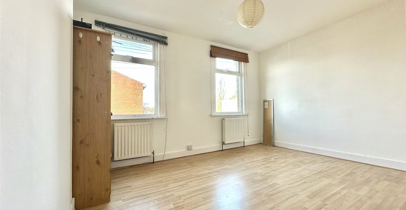 2 bedroom house for sale in Swanscombe | Robinson Jackson