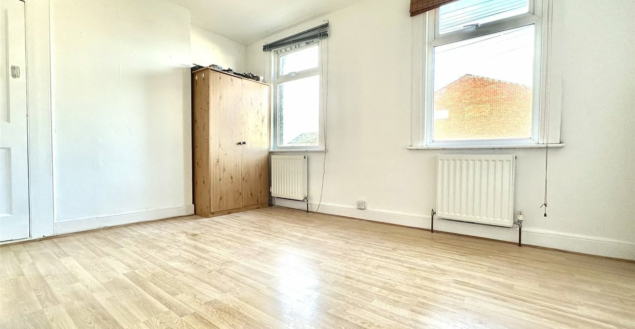 2 bedroom house for sale in Swanscombe | Robinson Jackson