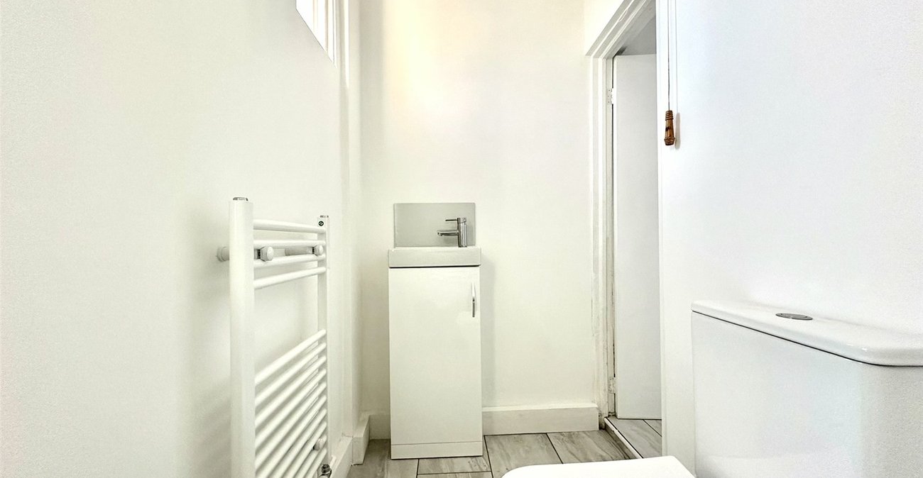 2 bedroom house for sale in Swanscombe | Robinson Jackson