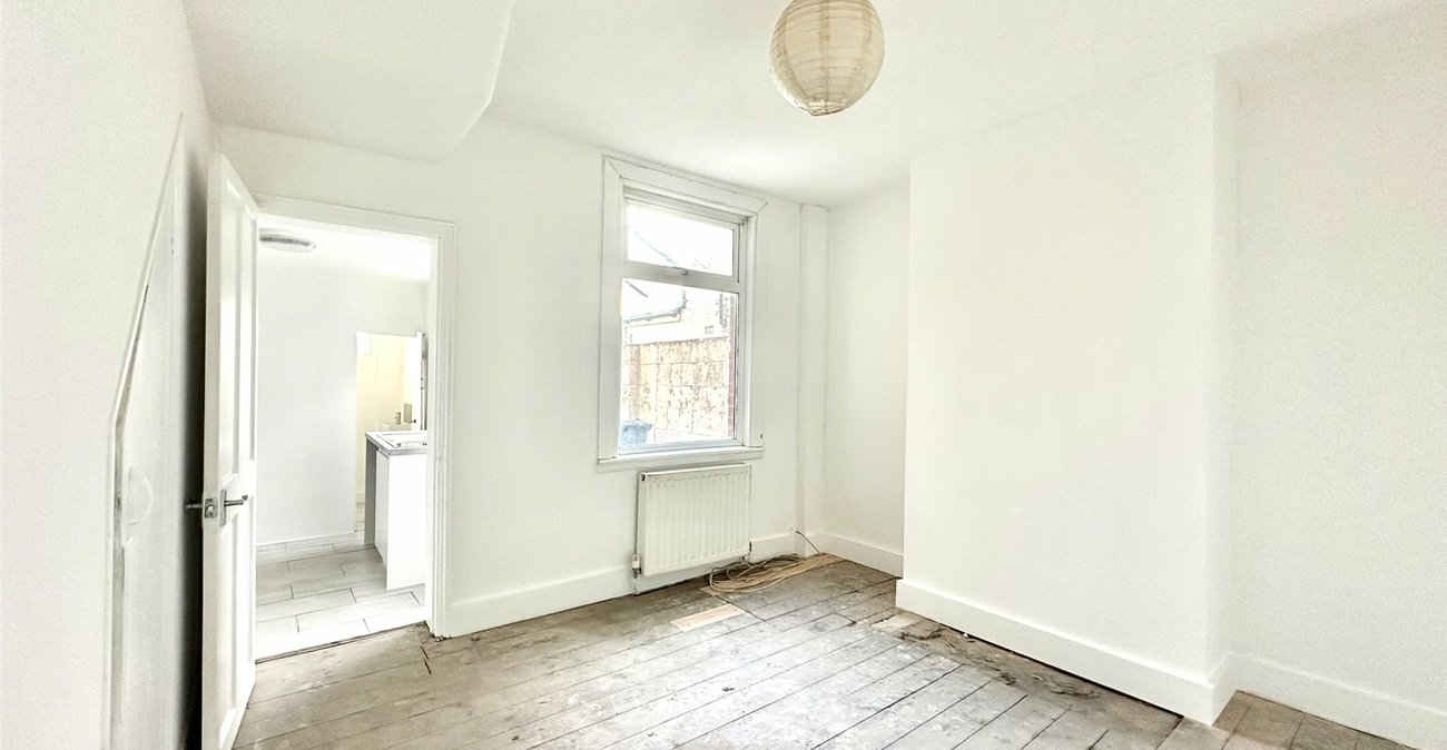 2 bedroom house for sale in Swanscombe | Robinson Jackson