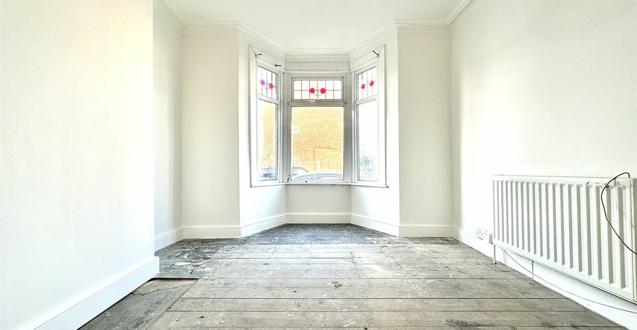 2 bedroom house for sale in Swanscombe | Robinson Jackson