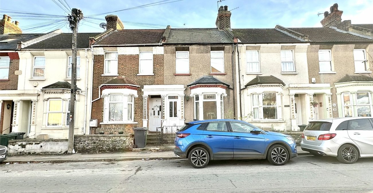 2 bedroom house for sale in Swanscombe | Robinson Jackson