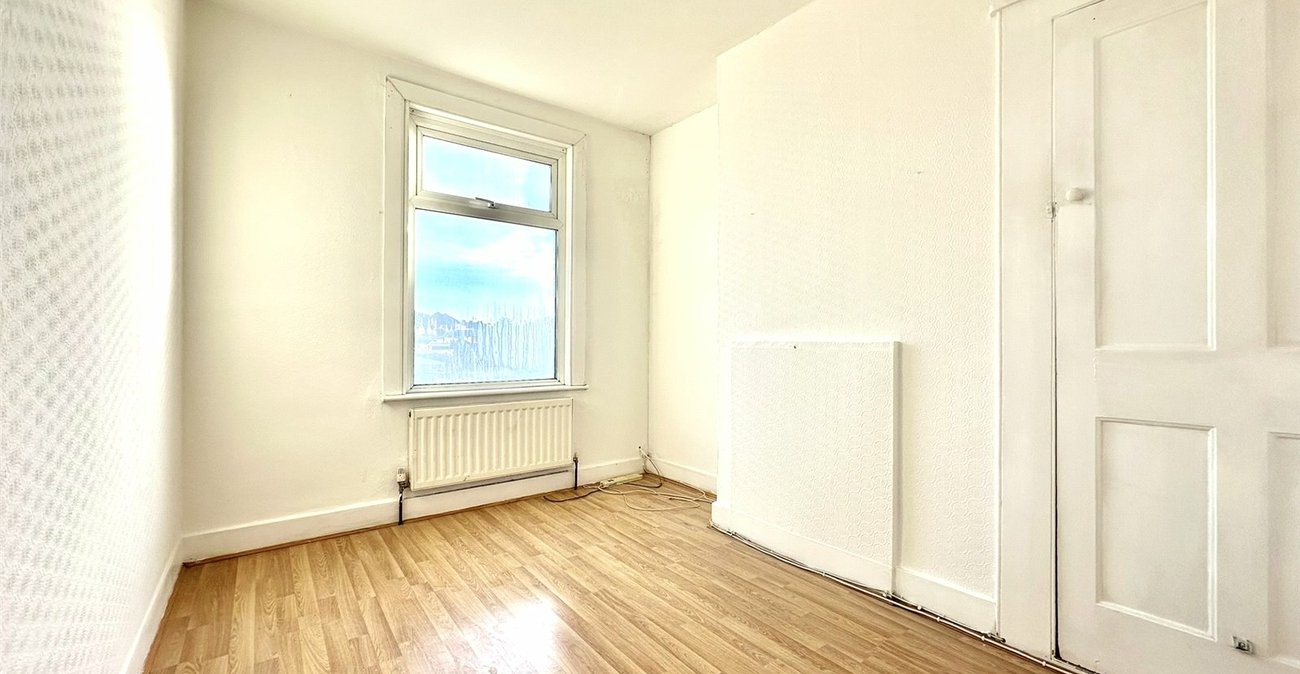 2 bedroom house for sale in Swanscombe | Robinson Jackson