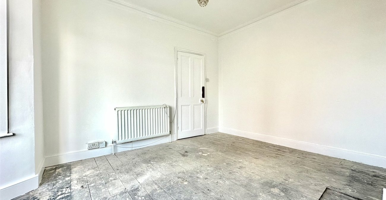 2 bedroom house for sale in Swanscombe | Robinson Jackson