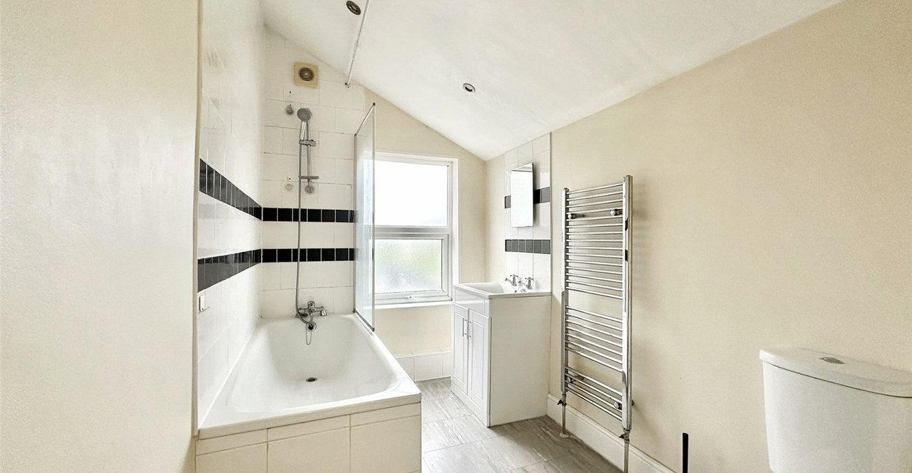 3 bedroom house for sale in Swanscombe | Robinson Jackson