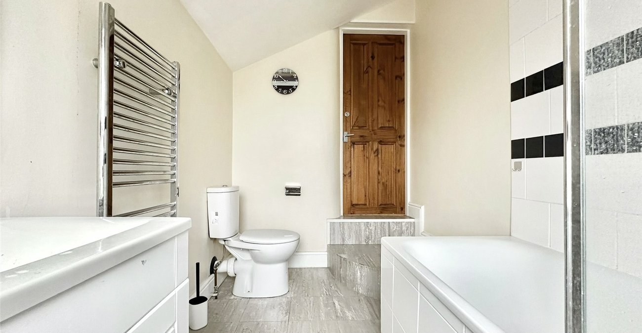 3 bedroom house for sale in Swanscombe | Robinson Jackson