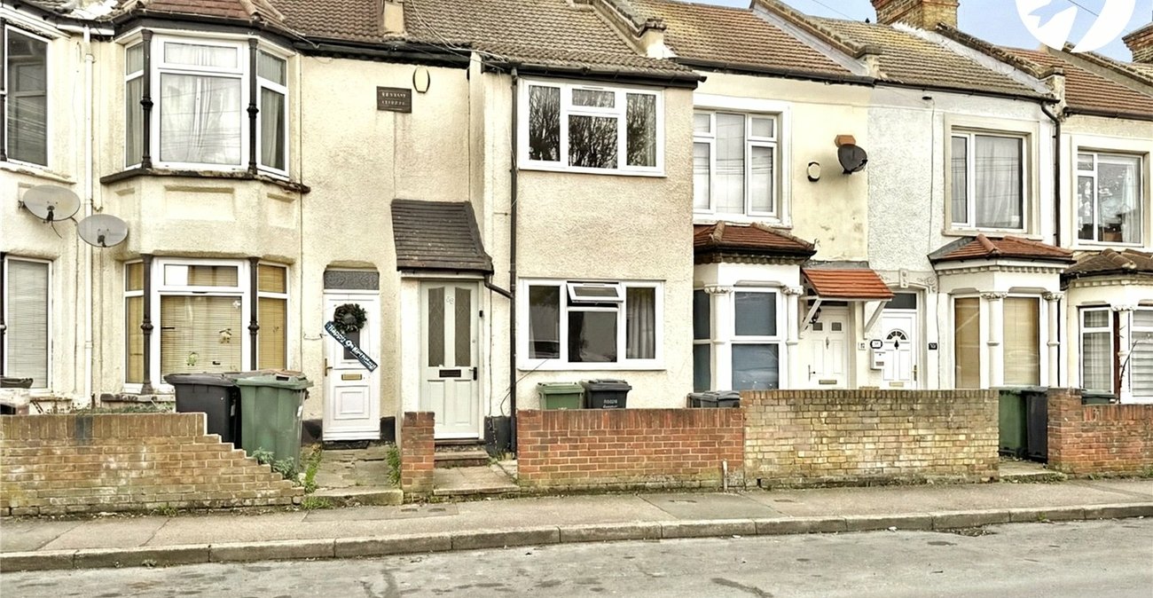 3 bedroom house for sale in Swanscombe | Robinson Jackson