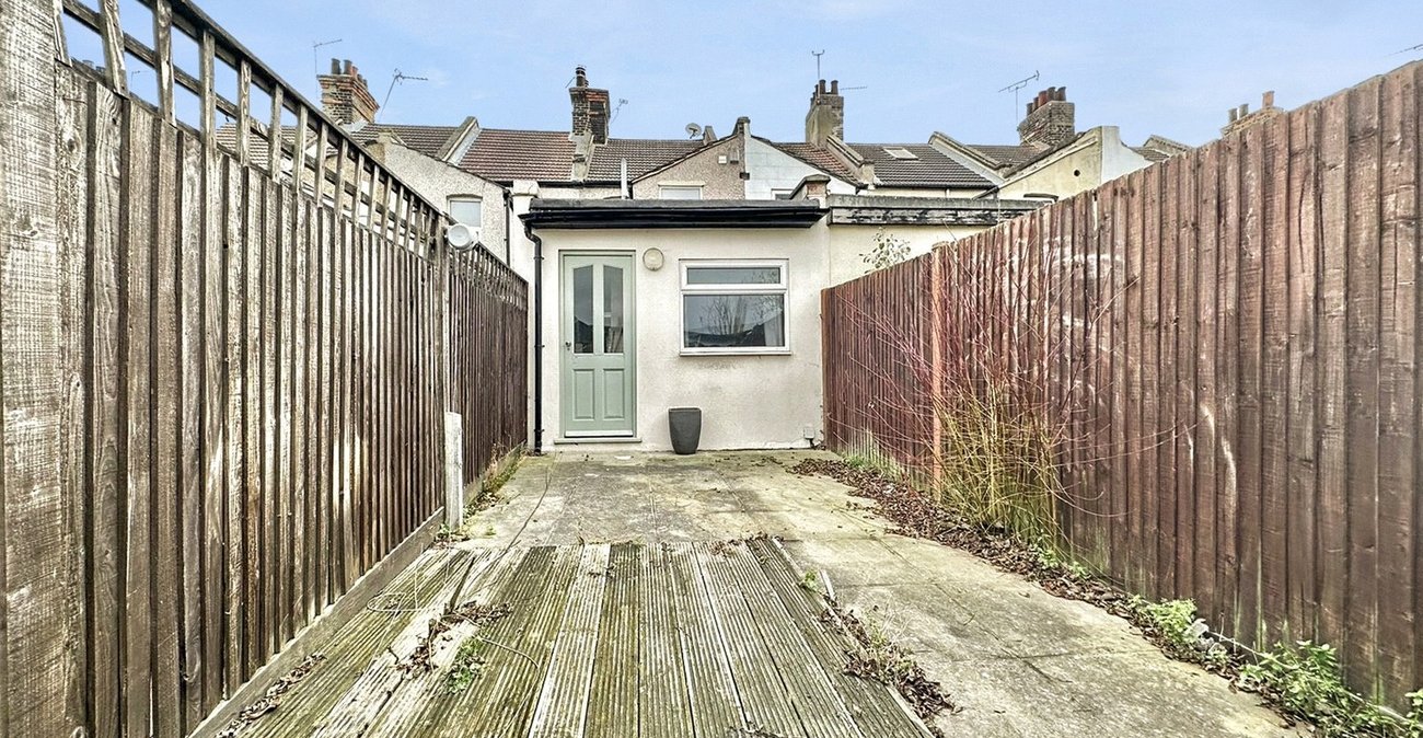 3 bedroom house for sale in Swanscombe | Robinson Jackson