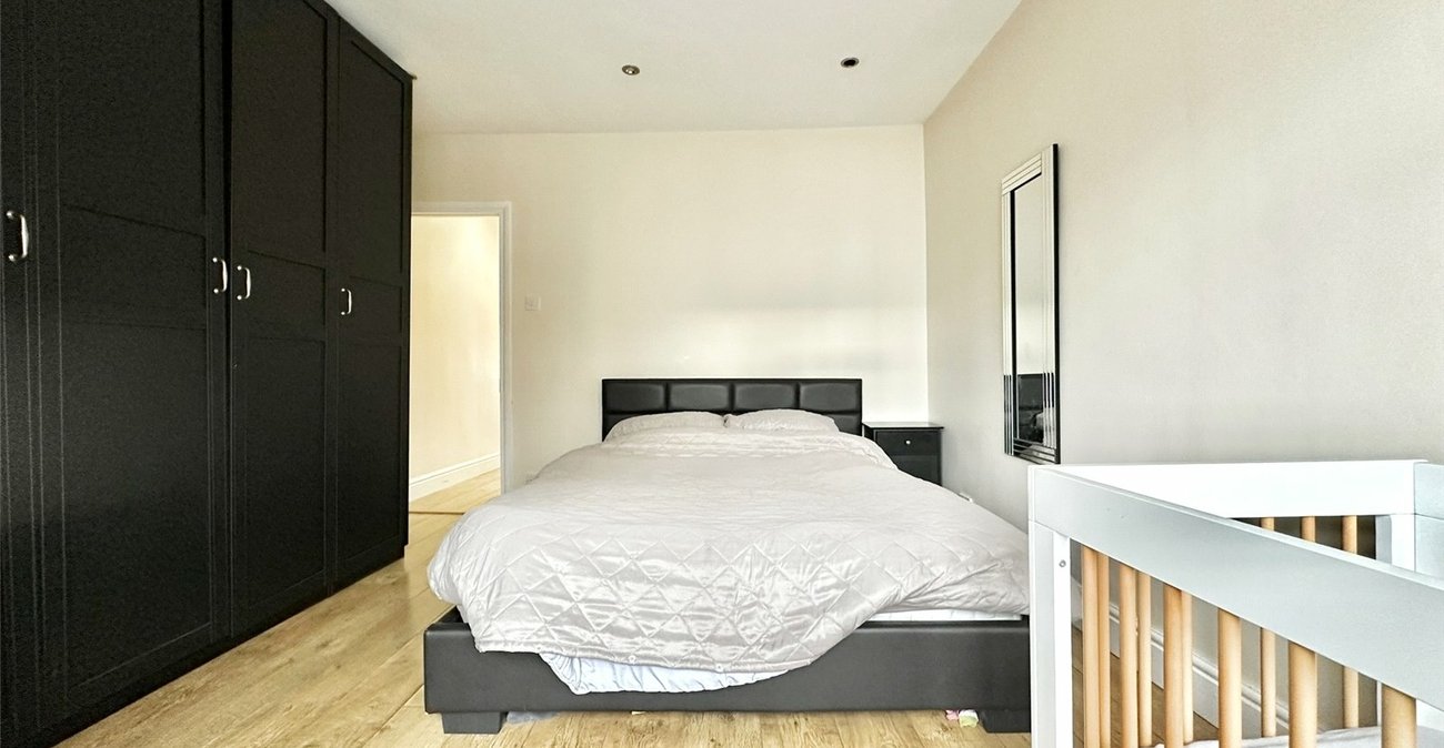 3 bedroom house for sale in Swanscombe | Robinson Jackson