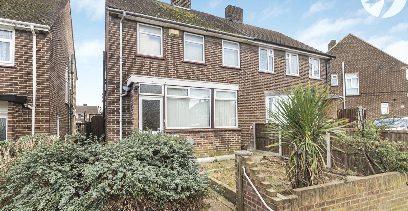 3 bedroom house for sale in Swanscombe | Robinson Jackson