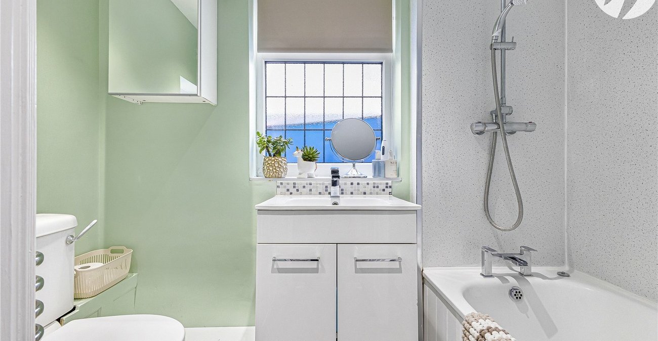 4 bedroom house for sale in Swanscombe | Robinson Jackson