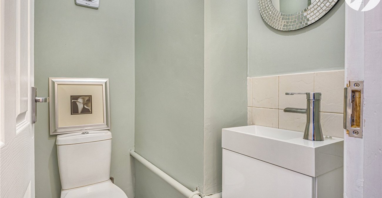 4 bedroom house for sale in Swanscombe | Robinson Jackson