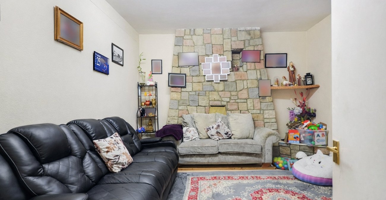 3 bedroom house for sale in London | Robinson Jackson