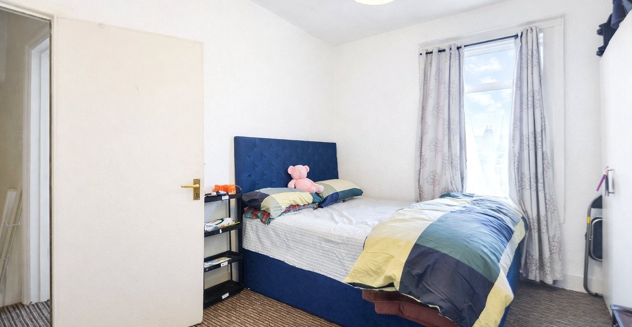 3 bedroom house for sale in London | Robinson Jackson