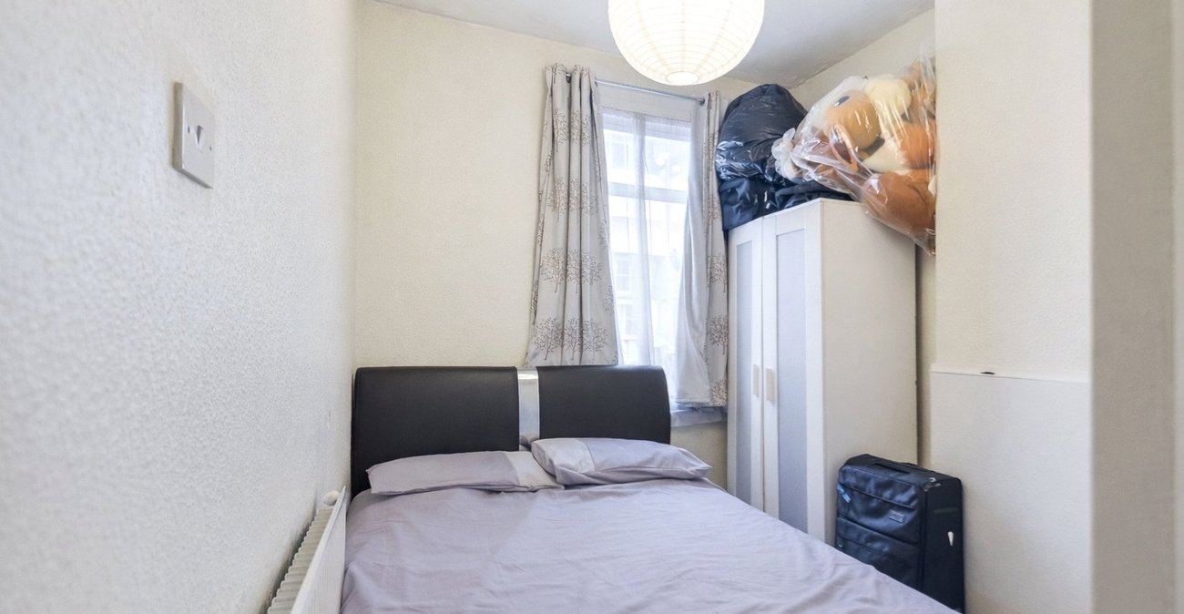 3 bedroom house for sale in London | Robinson Jackson