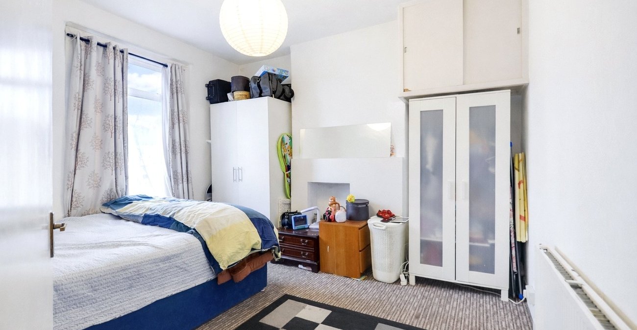 3 bedroom house for sale in London | Robinson Jackson