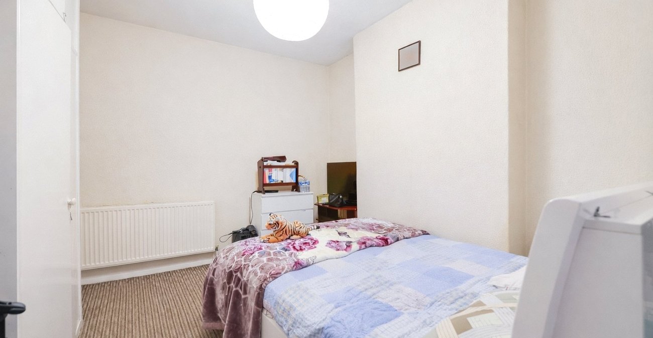 3 bedroom house for sale in London | Robinson Jackson