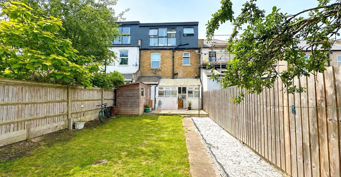 4 bedroom house for sale in London | Robinson Jackson