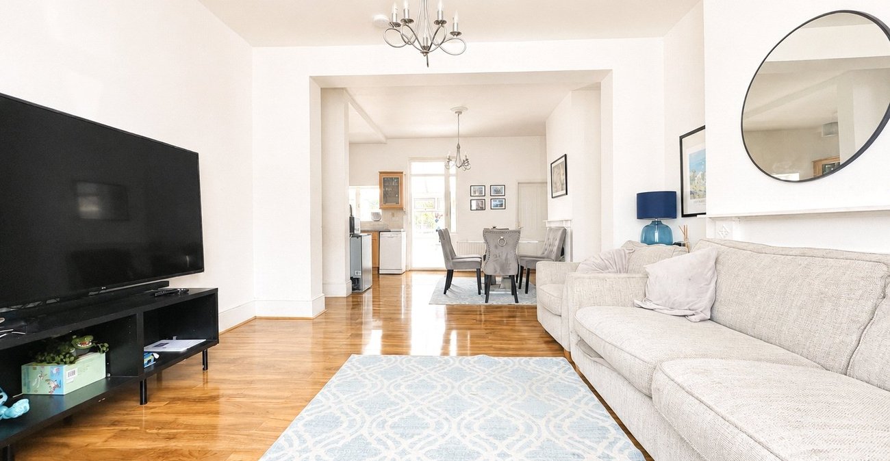 4 bedroom house for sale in London | Robinson Jackson