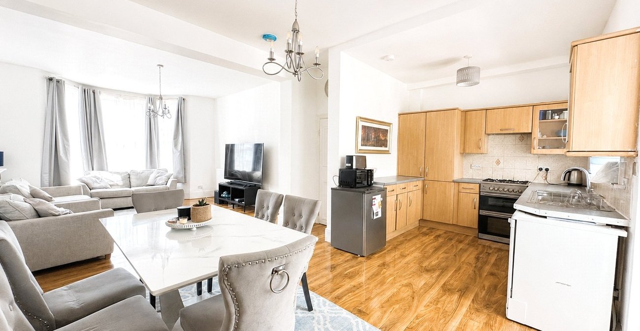 4 bedroom house for sale in London | Robinson Jackson
