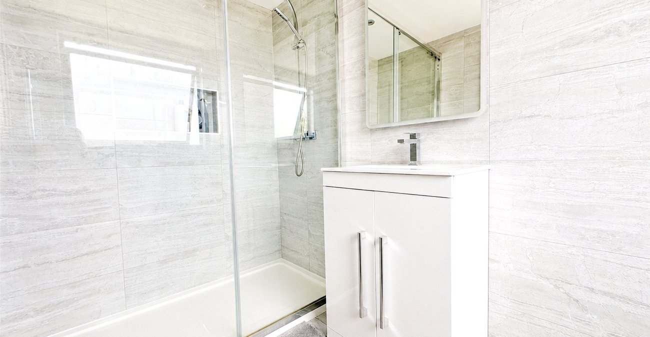 4 bedroom house for sale in London | Robinson Jackson