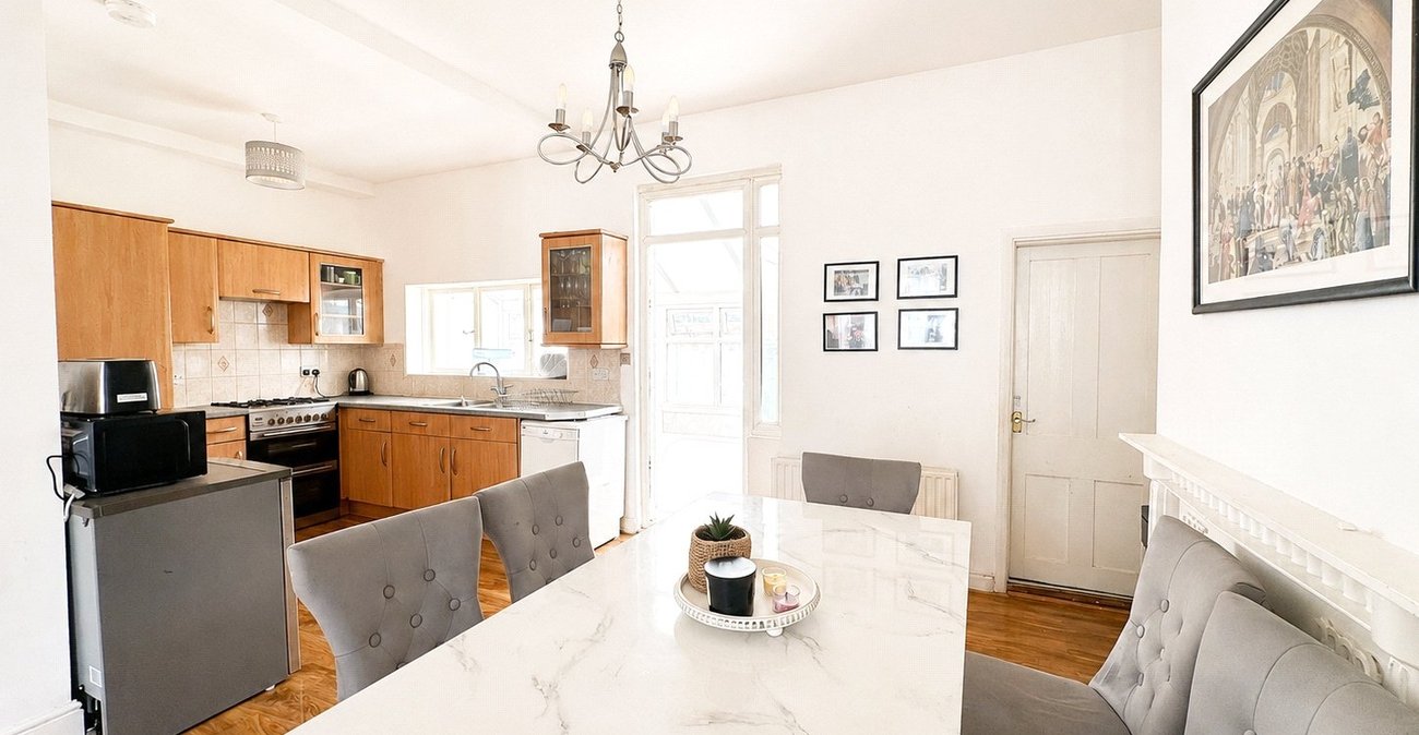 4 bedroom house for sale in London | Robinson Jackson
