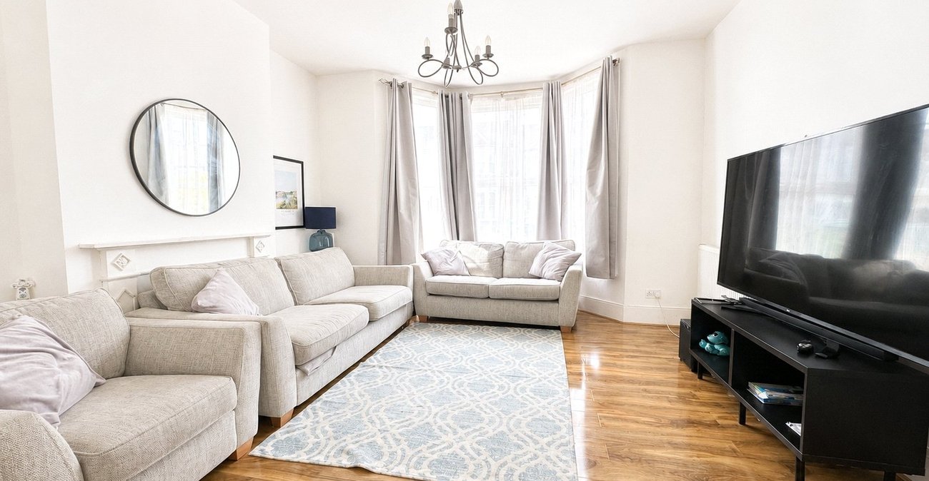 4 bedroom house for sale in London | Robinson Jackson
