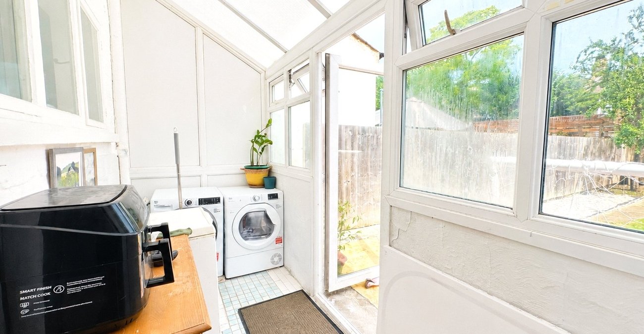 4 bedroom house for sale in London | Robinson Jackson