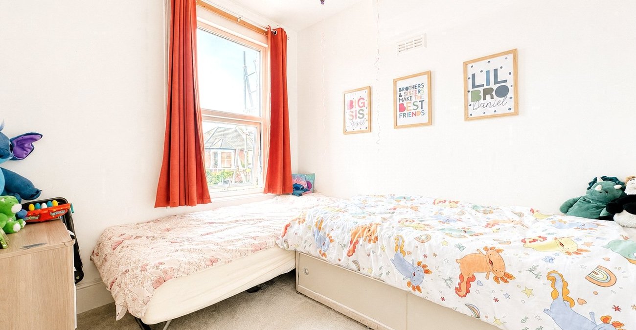 4 bedroom house for sale in London | Robinson Jackson