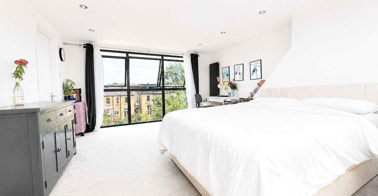 4 bedroom house for sale in London | Robinson Jackson