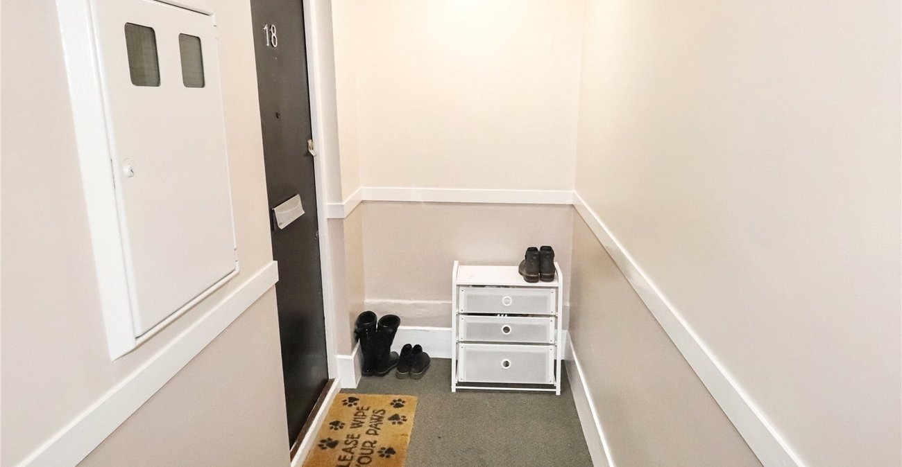 3 bedroom property for sale in Essenden Road | Robinson Jackson