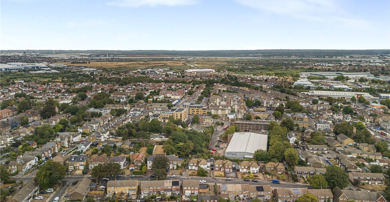 3 bedroom house for sale in West Dartford | Robinson Jackson